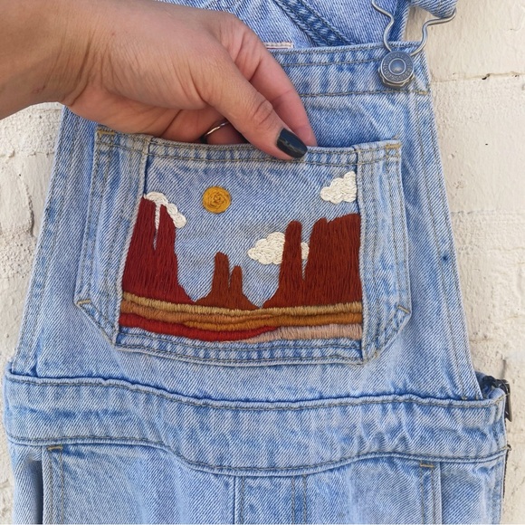 Levi’s Overalls | Hand Embroidered | Slim Fit | Size 24 - Picture 2 of 8